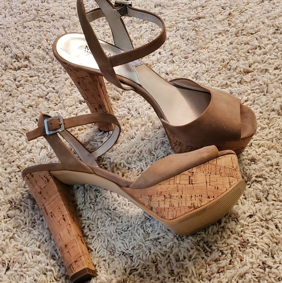 Michael Kors 8.5 Heels - Picture 2 of 4